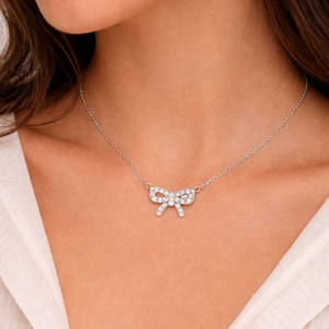 Small Bow Necklace in 925 sterling silver – angle view