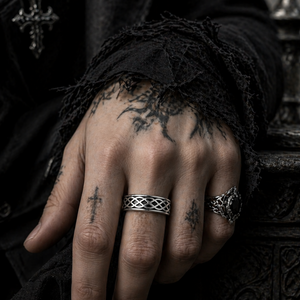 Celtic Knot Ring in 925 sterling silver – angle view