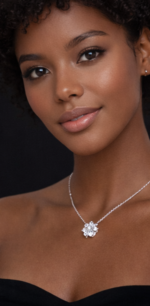Seven-Stone Flower Necklace in 925 sterling silver – angle view