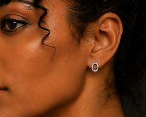 Éclipse Oval Crystal Stud Earrings in 925 sterling silver – angle view
