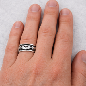 Tribal Spinner Ring in 925 sterling silver – angle view