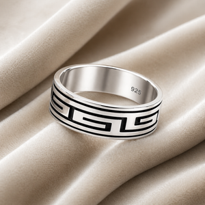 Rectangular Maze Band Ring in 925 sterling silver – angle view