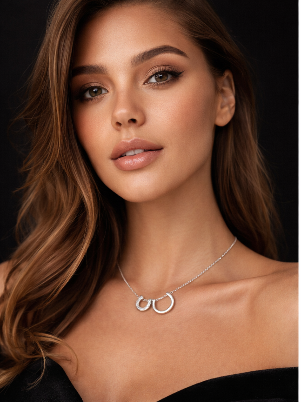 Double Horseshoe Necklace in 925 sterling silver – side view