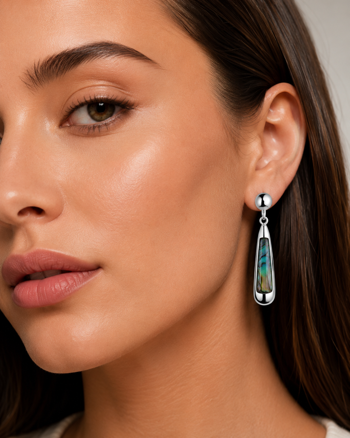Abalone & Garnet Teardrop Earrings in 925 sterling silver – detail view