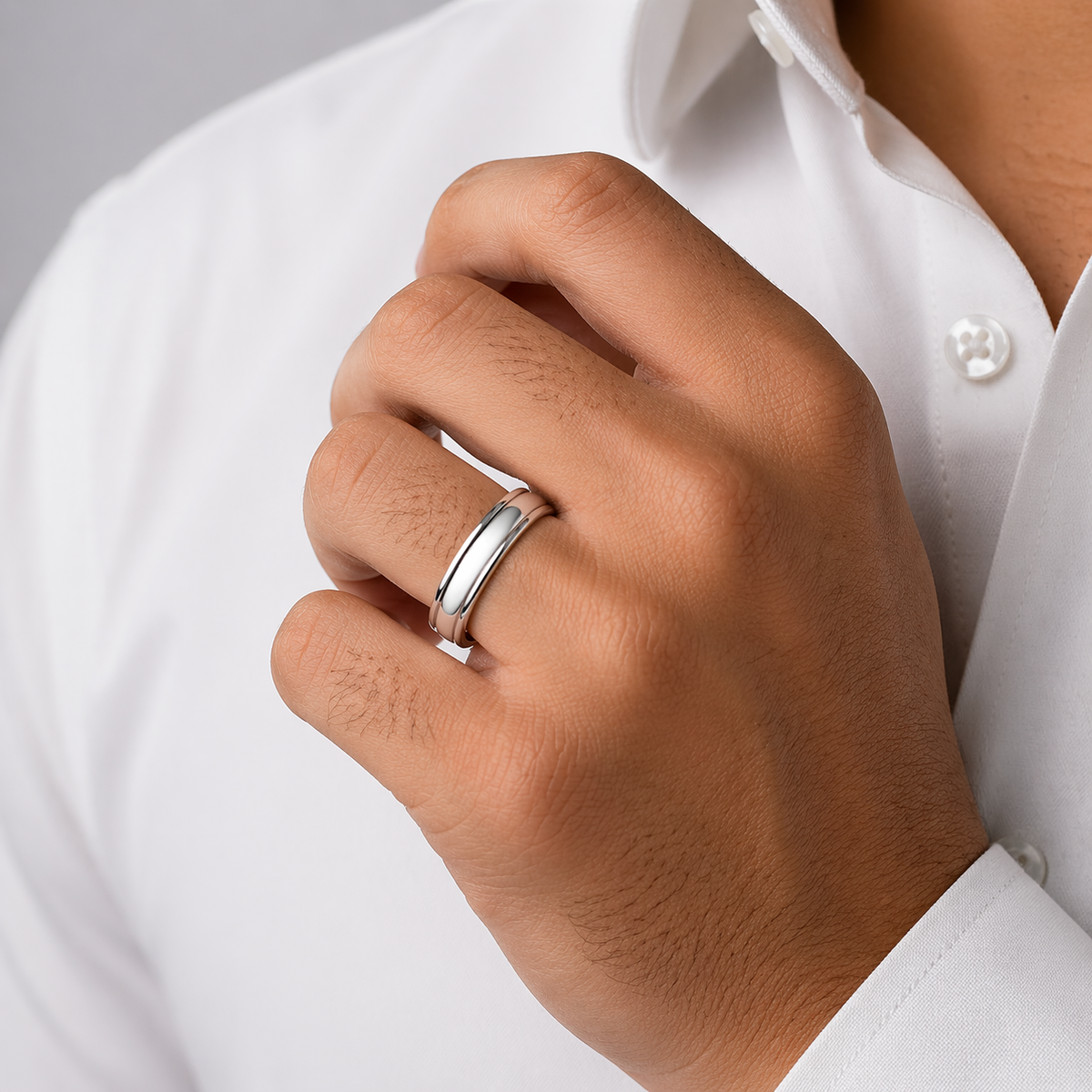 Polished Plain Spinner Ring in 925 sterling silver – angle view