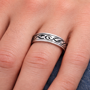 Tribal Scroll Spinner Ring in 925 sterling silver – angle view