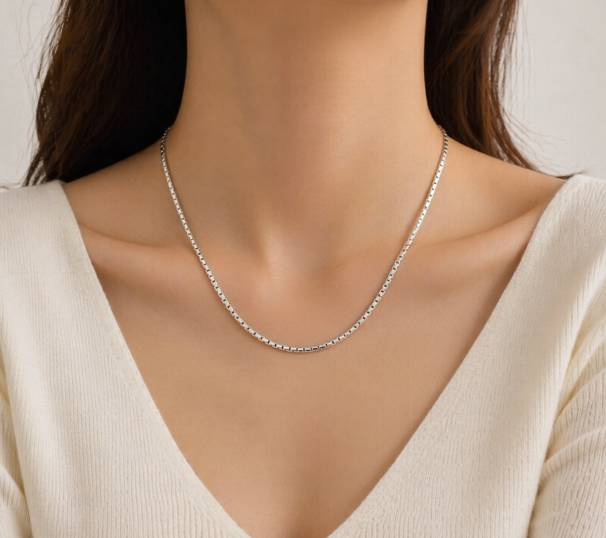 Oxidised Round Box Chain in 925 sterling silver – angle view