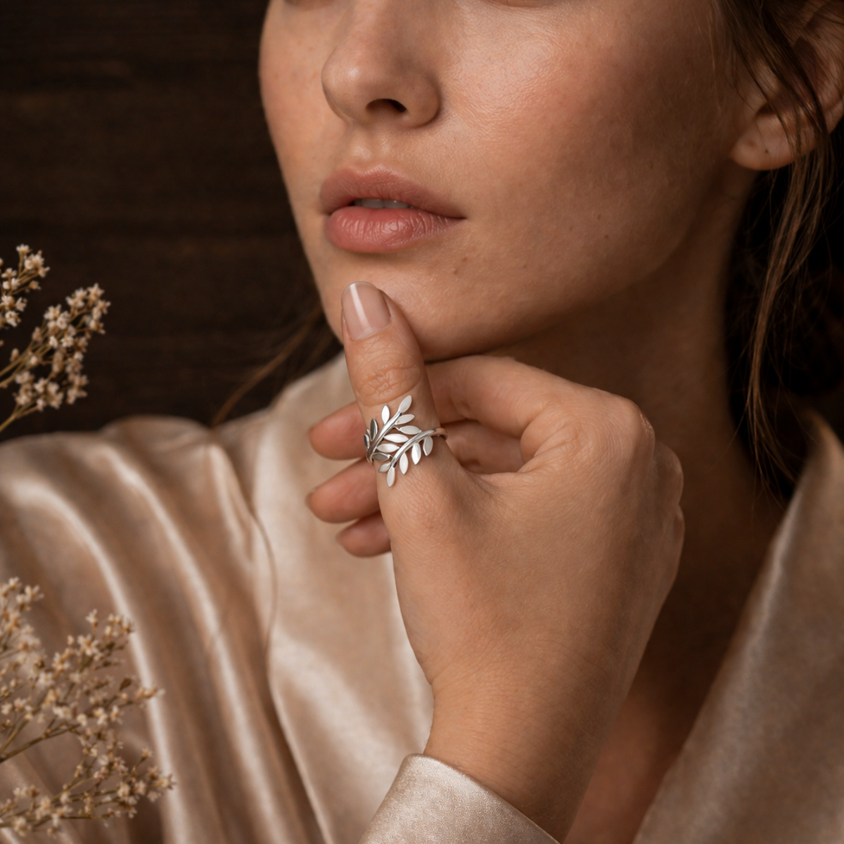 Satin Vine Leaf Thumb Ring