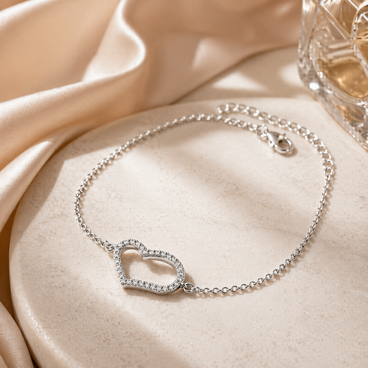 Heart Bracelet in 925 sterling silver – side view