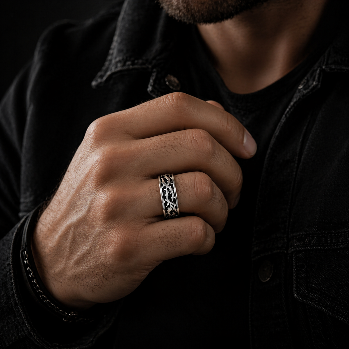 Tribal Spike Barbed Wire Ring in 925 sterling silver – angle view