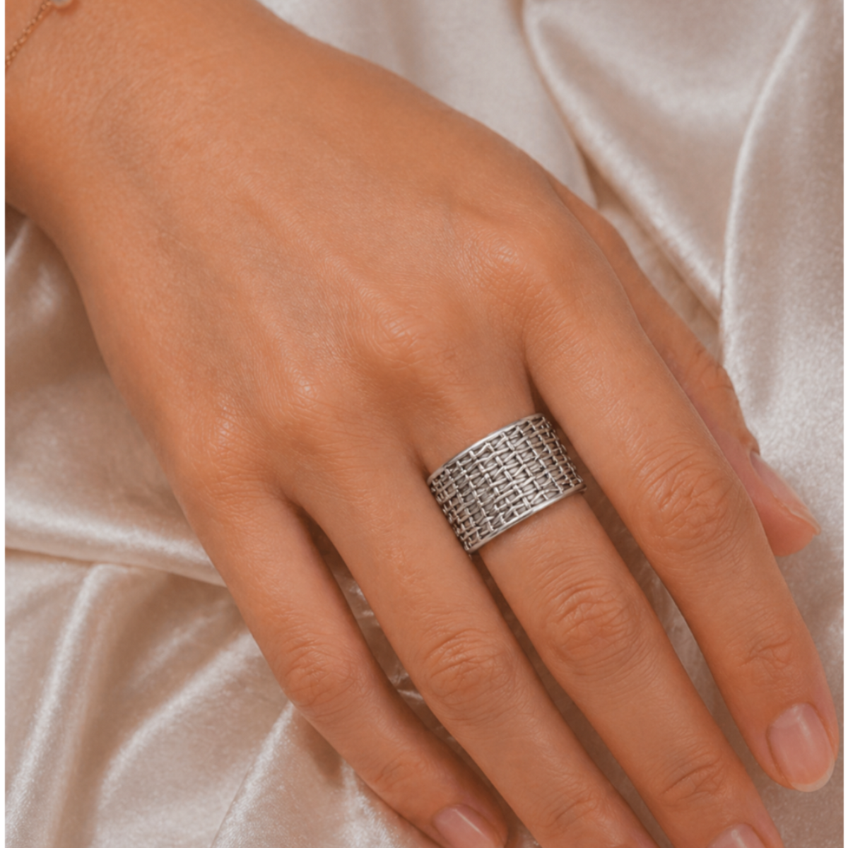 Weave Net Textured Ring